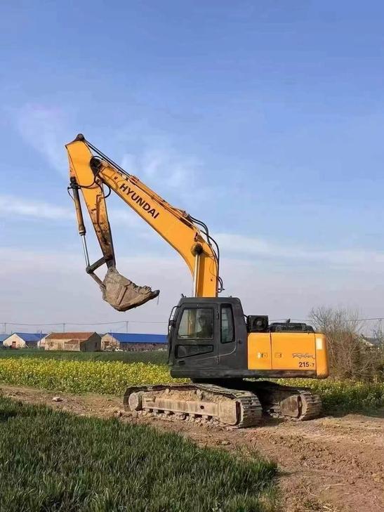 Buy Hyundai R215-7 Used Excavator / 1