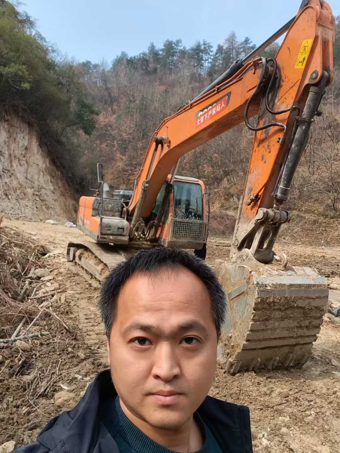 Buy Doosan DH200-3 Used Excavator / 1