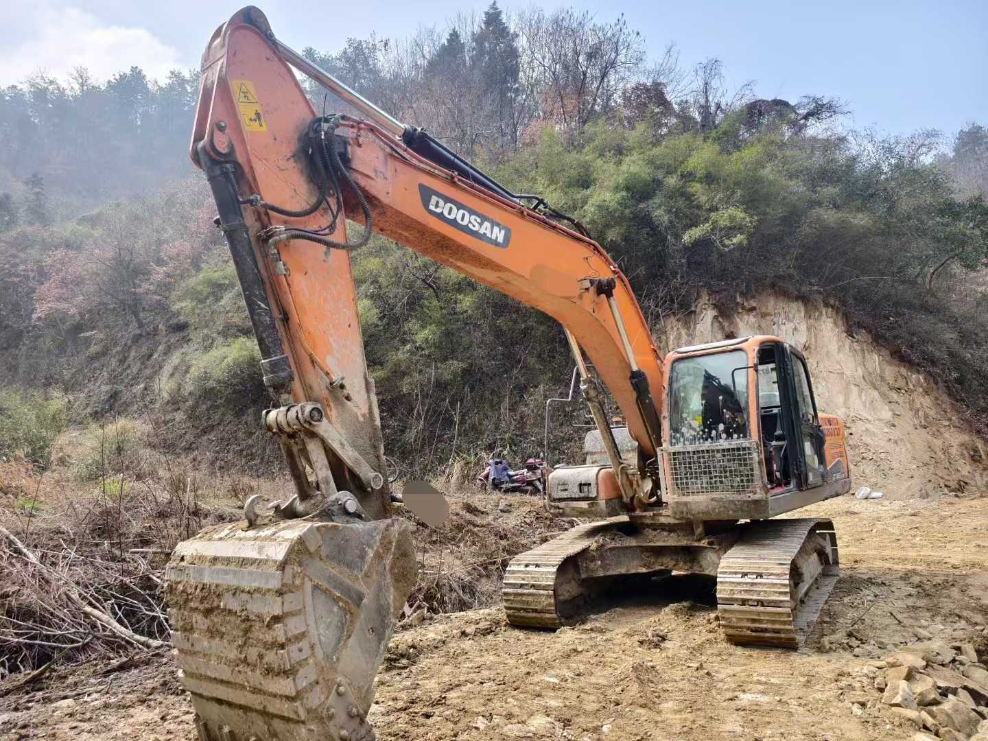 Buy Doosan DH200-3 Used Excavator / 1