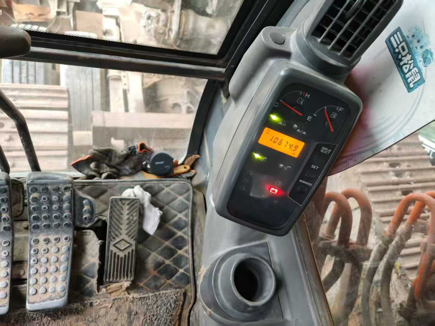 Used Hitachi ZX200-3G Excavator 2013 Model / 7