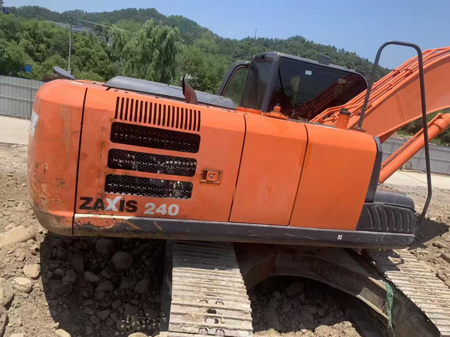 Used Hitachi ZAXIS200 Excavator 2014 Model / 2