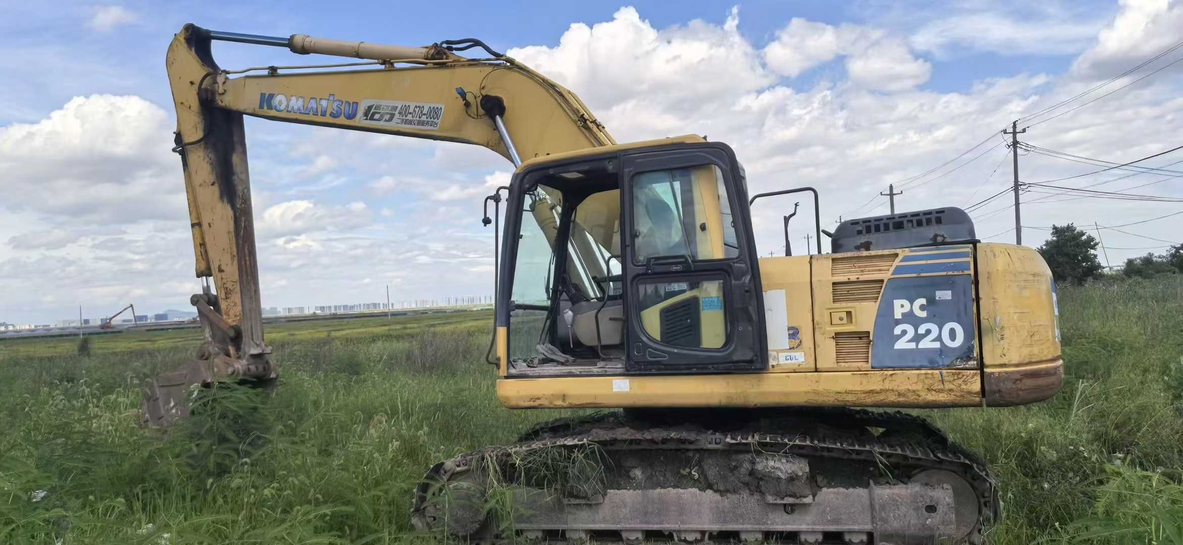 Used Komatsu PC200 Excavator 2016 Model / 3