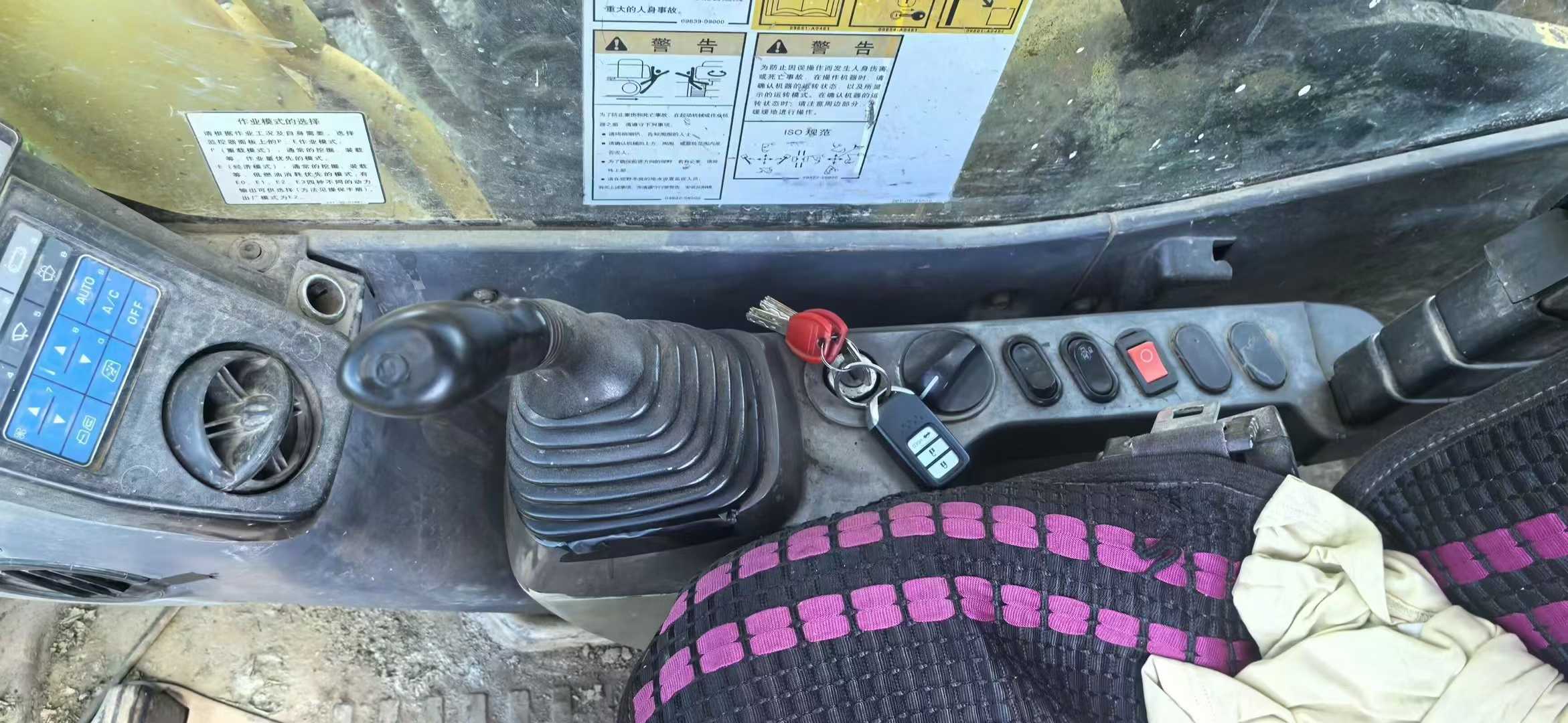 Used Komatsu PC200 Excavator 2016 Model / 2