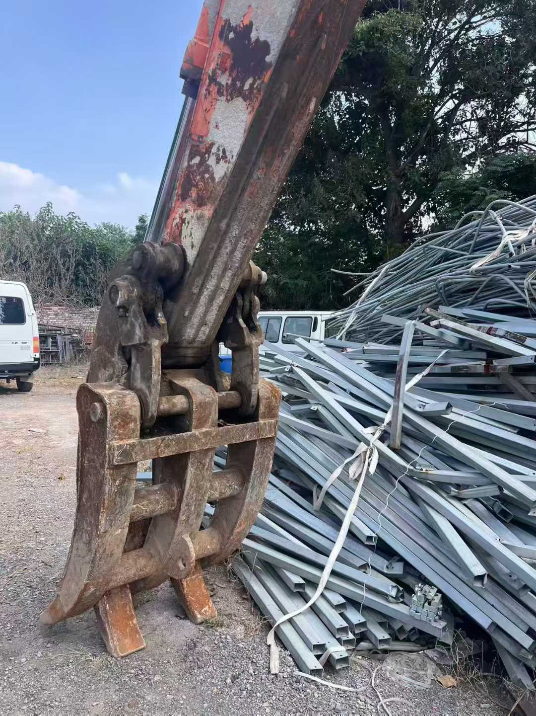 Used Doosan DH220-7 Excavator 2010 Model / 6