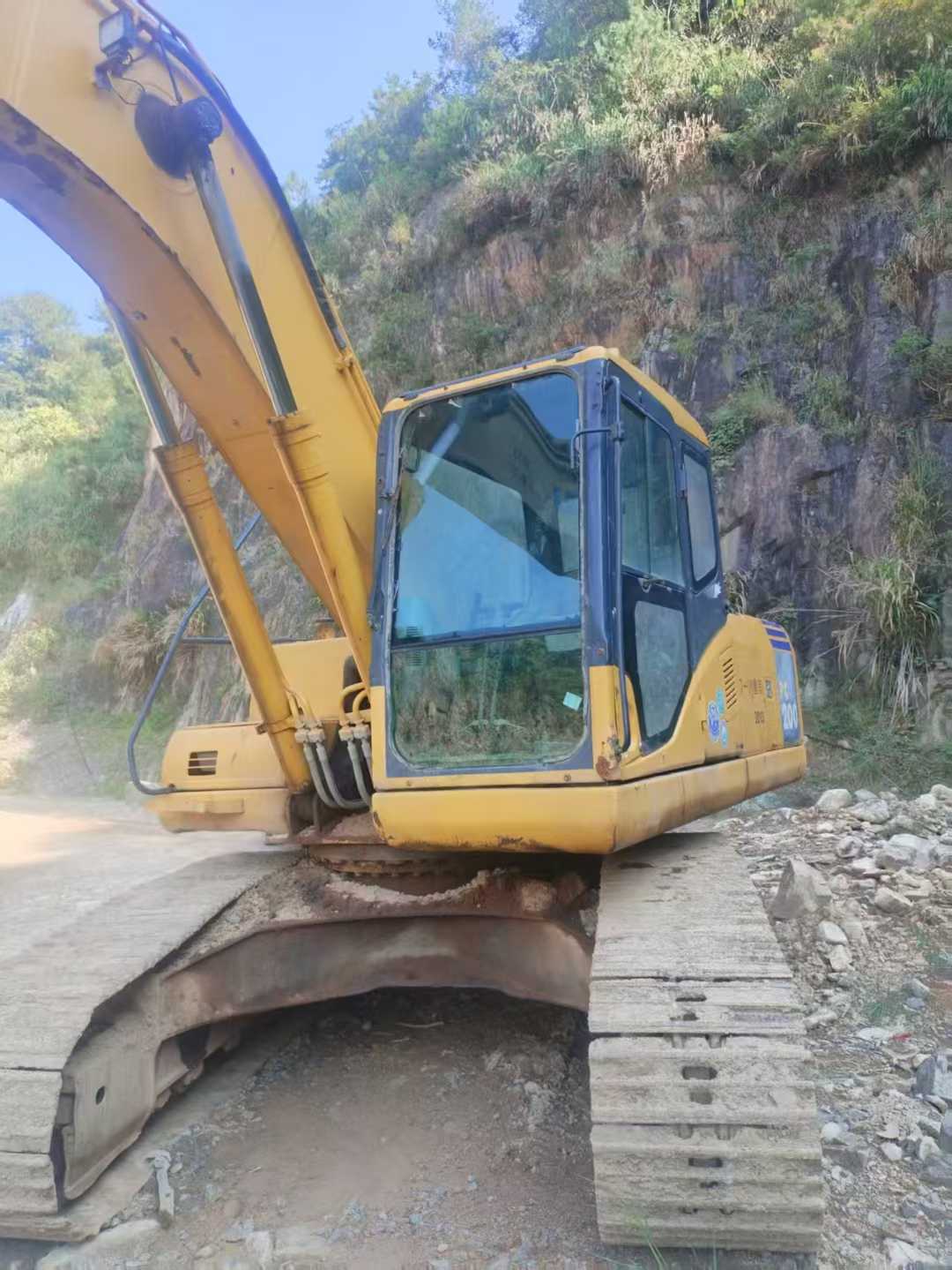 Used Komatsu PC200 Excavator 2016 Model / 3