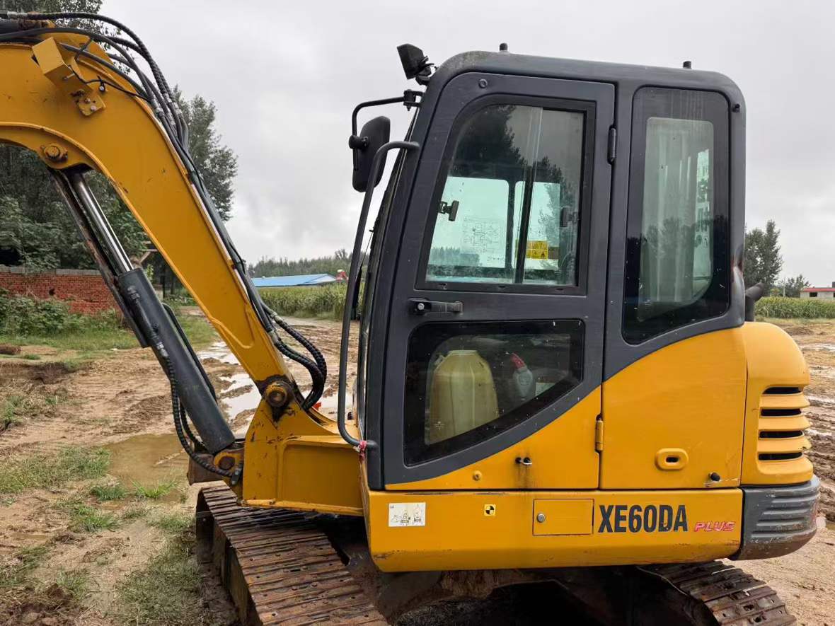 Used XCMG XE60 Excavator 2021 Model / 3