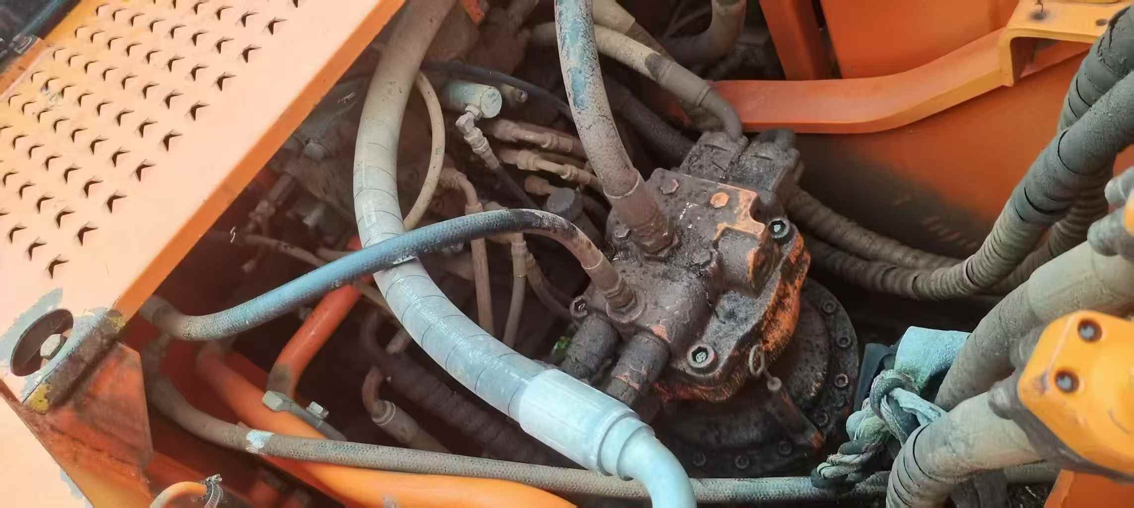 Used Doosan S225 Excavator 2010 Model / 3