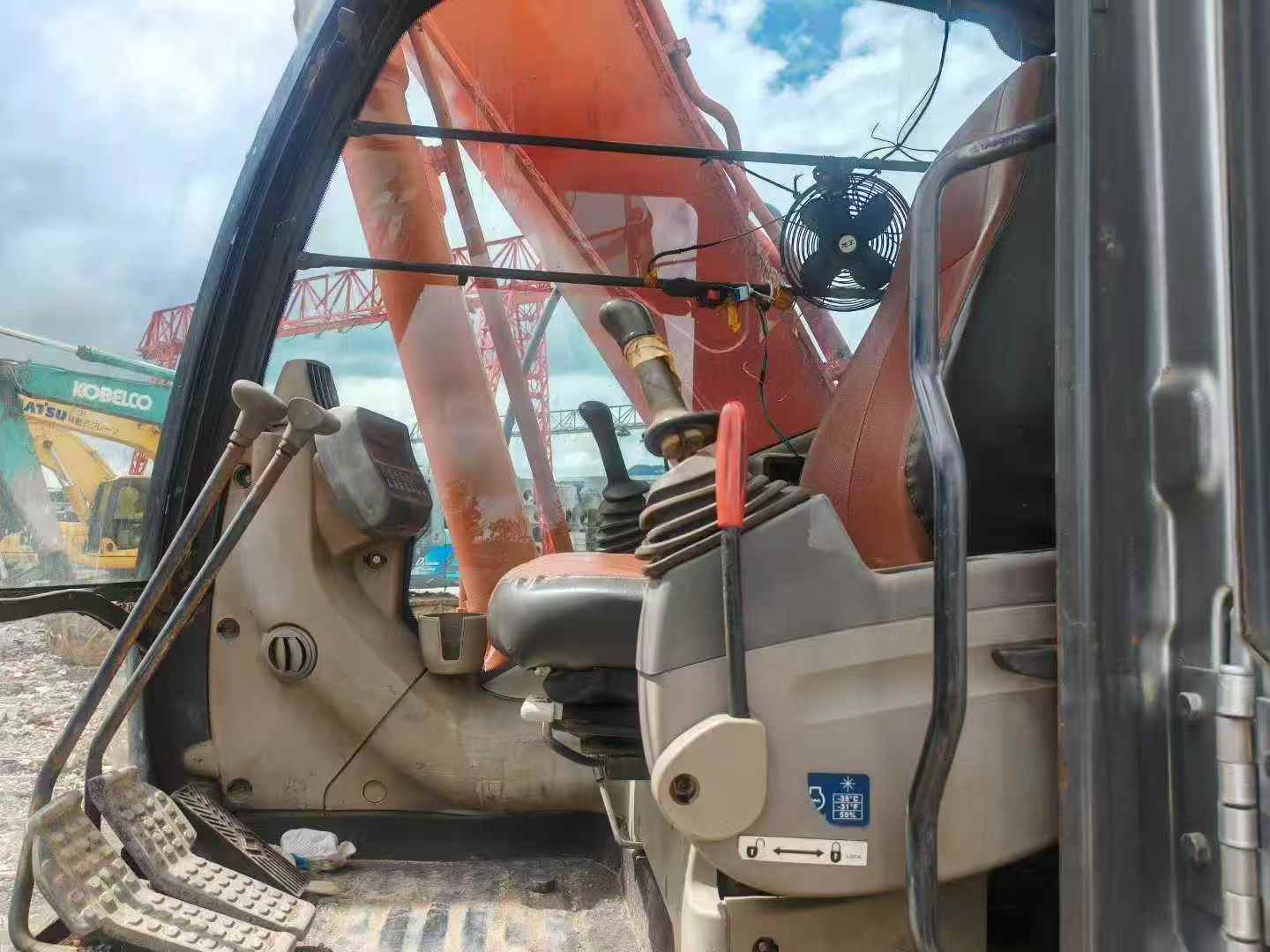 Used Hitachi ZAXIS200 Excavator 2016 Model / 4