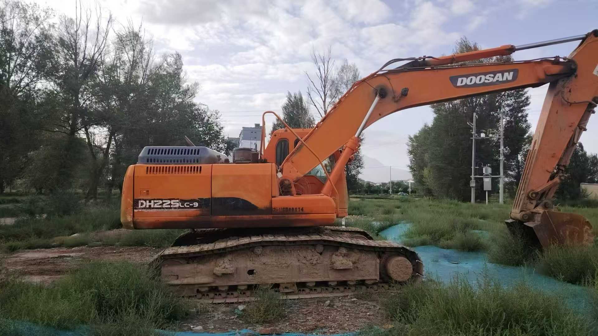 Used Doosan S225 Excavator 2011 Model / 2