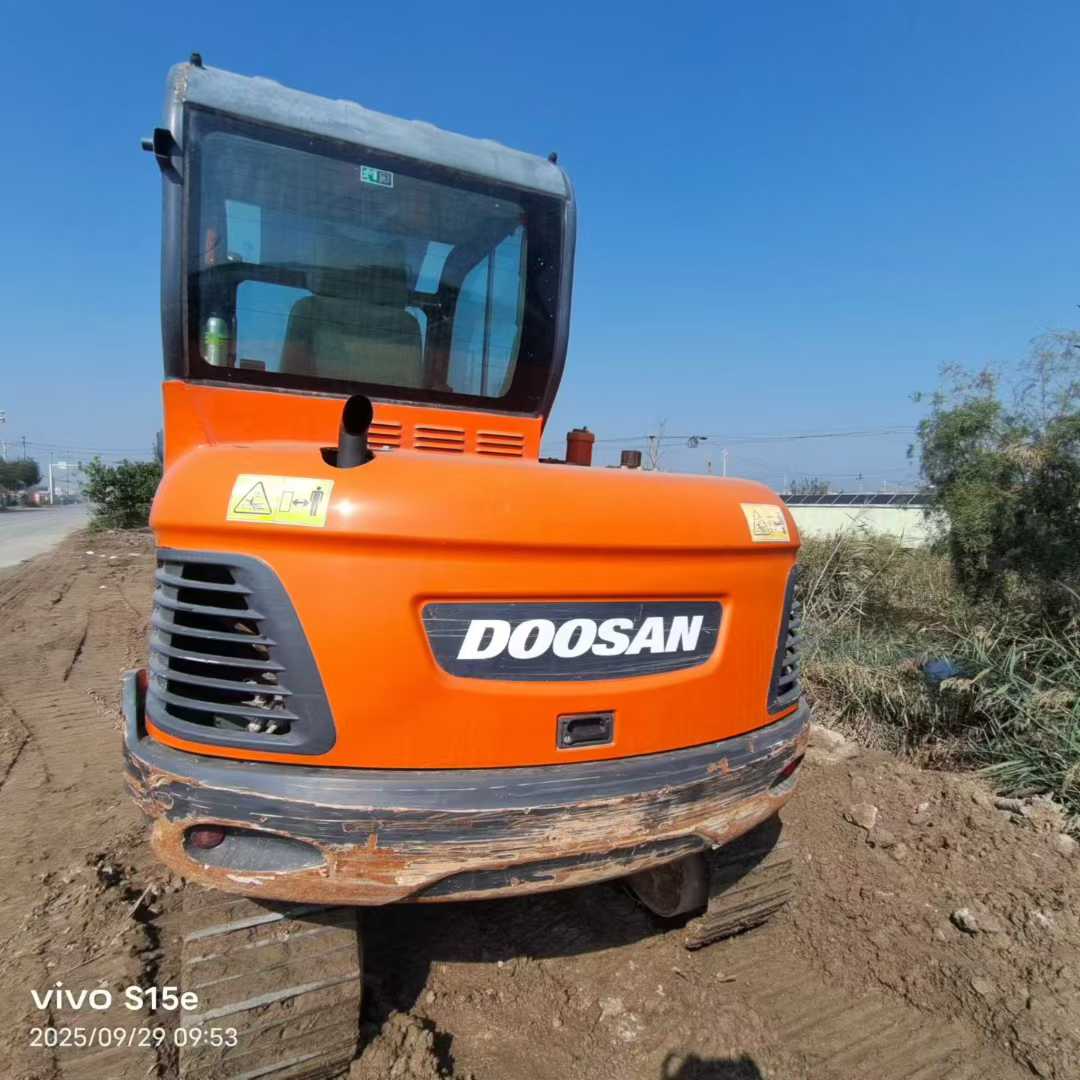 Buy Doosan DH55 Used Excavator / 1