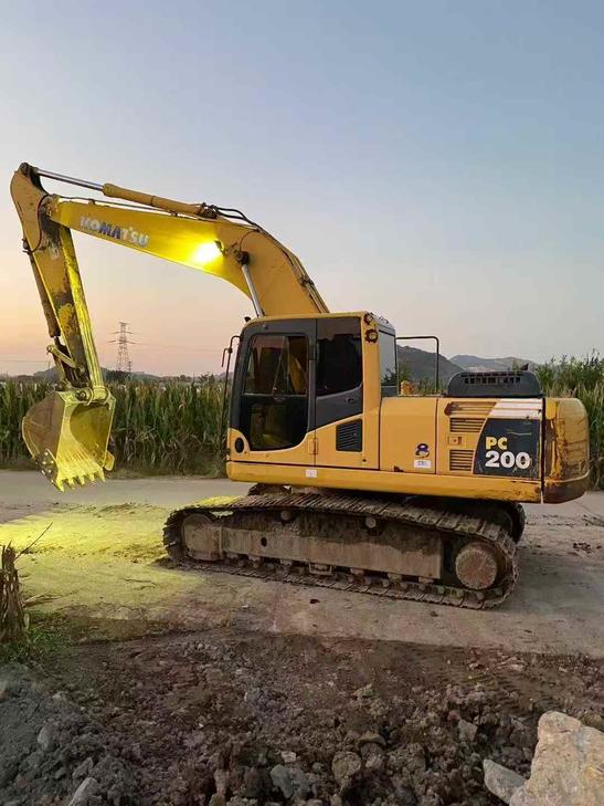 Buy Komatsu PC200-8 Used Excavator / 1