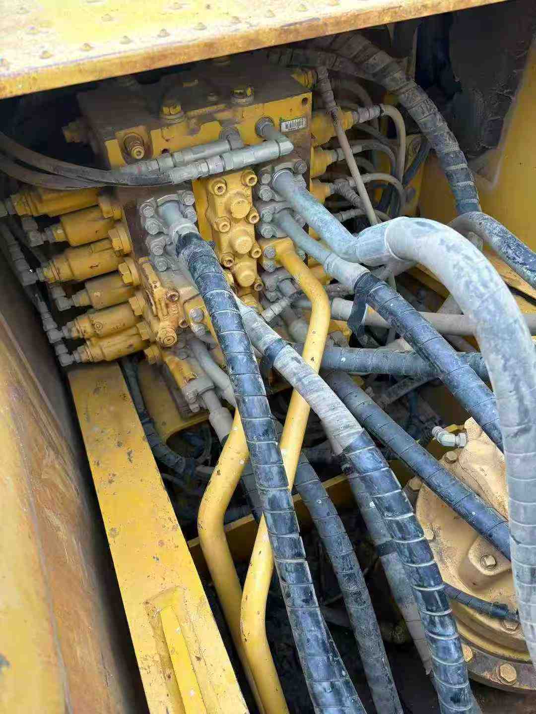 Used Komatsu PC200 Excavator 2014 Model / 7