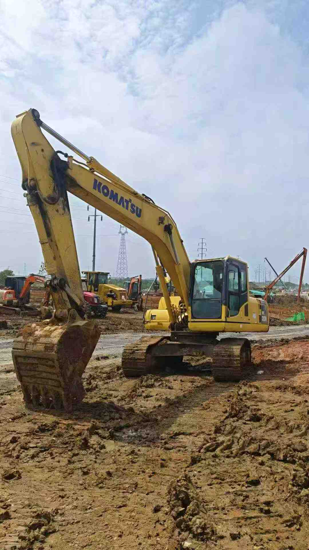 Used Komatsu PC200 Excavator 2014 Model / 2