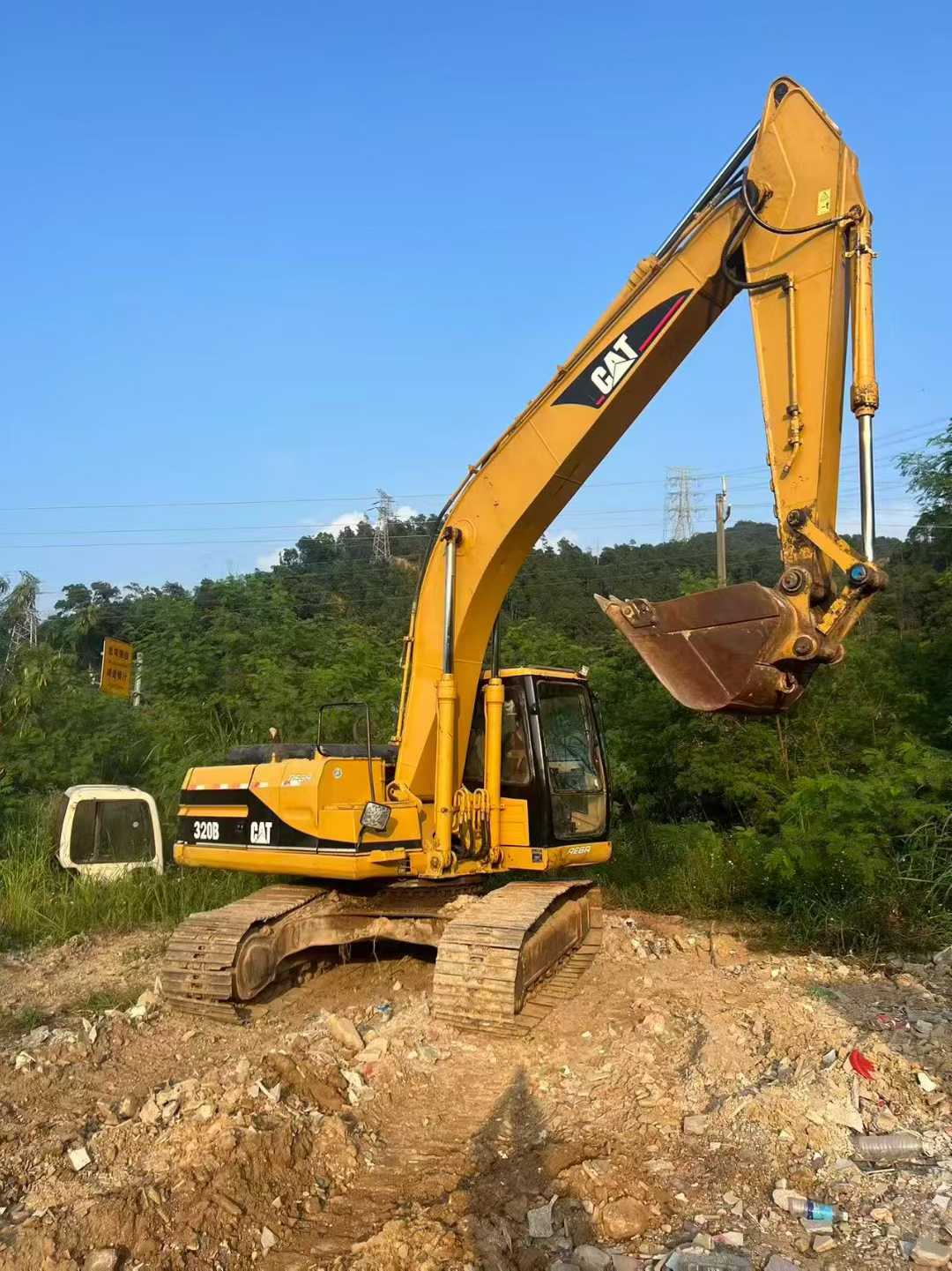 Used Caterpillar 320V2 Excavator 2016 Model / 2