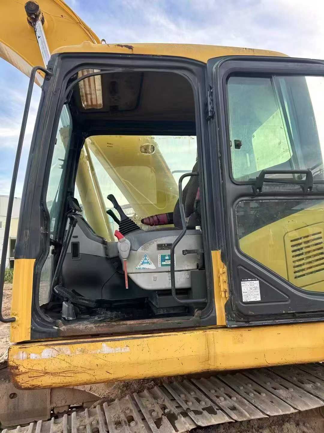 Used Komatsu PW200-7 Excavator 2016 Model / 4