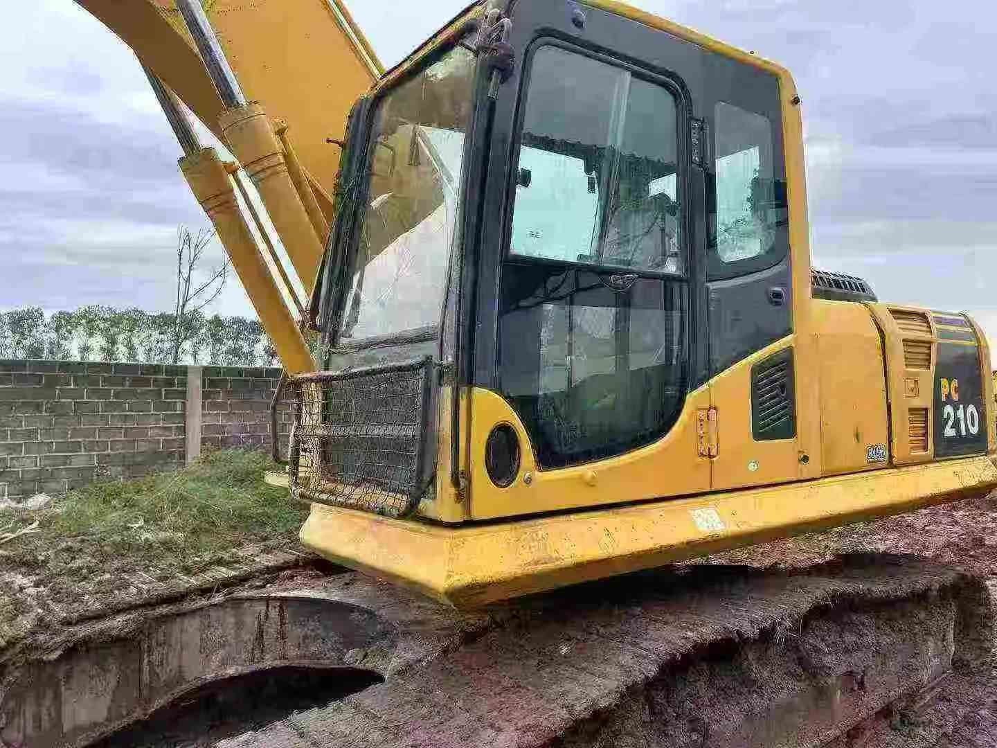 Used Komatsu PC210 Excavator 2013 Model / 3