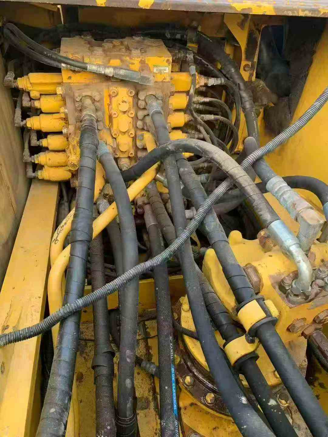 Used Komatsu PC210 Excavator 2010 Model / 3