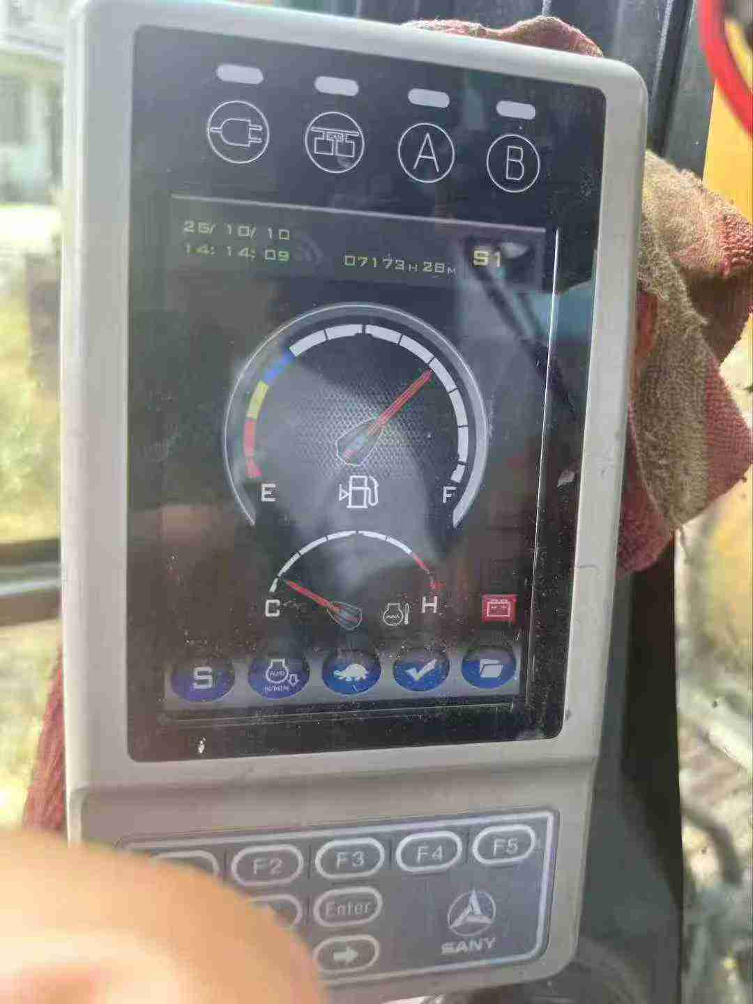 Used Sany SY135 Excavator 2016 Model / 3