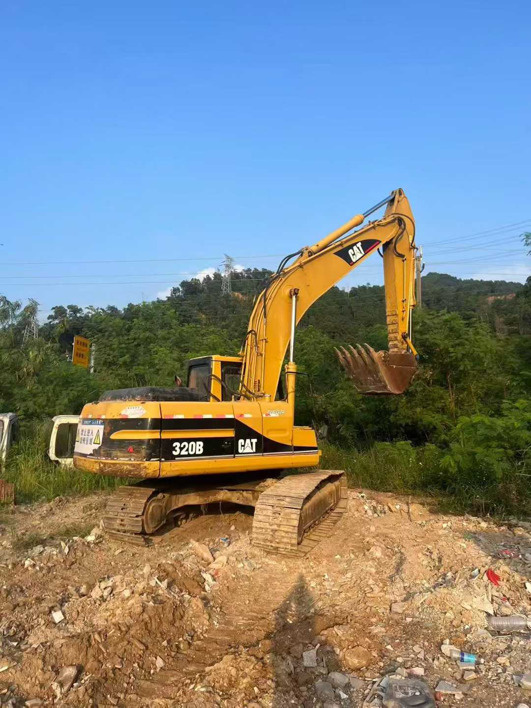 Used Caterpillar 320V2 Excavator 2016 Model / 3