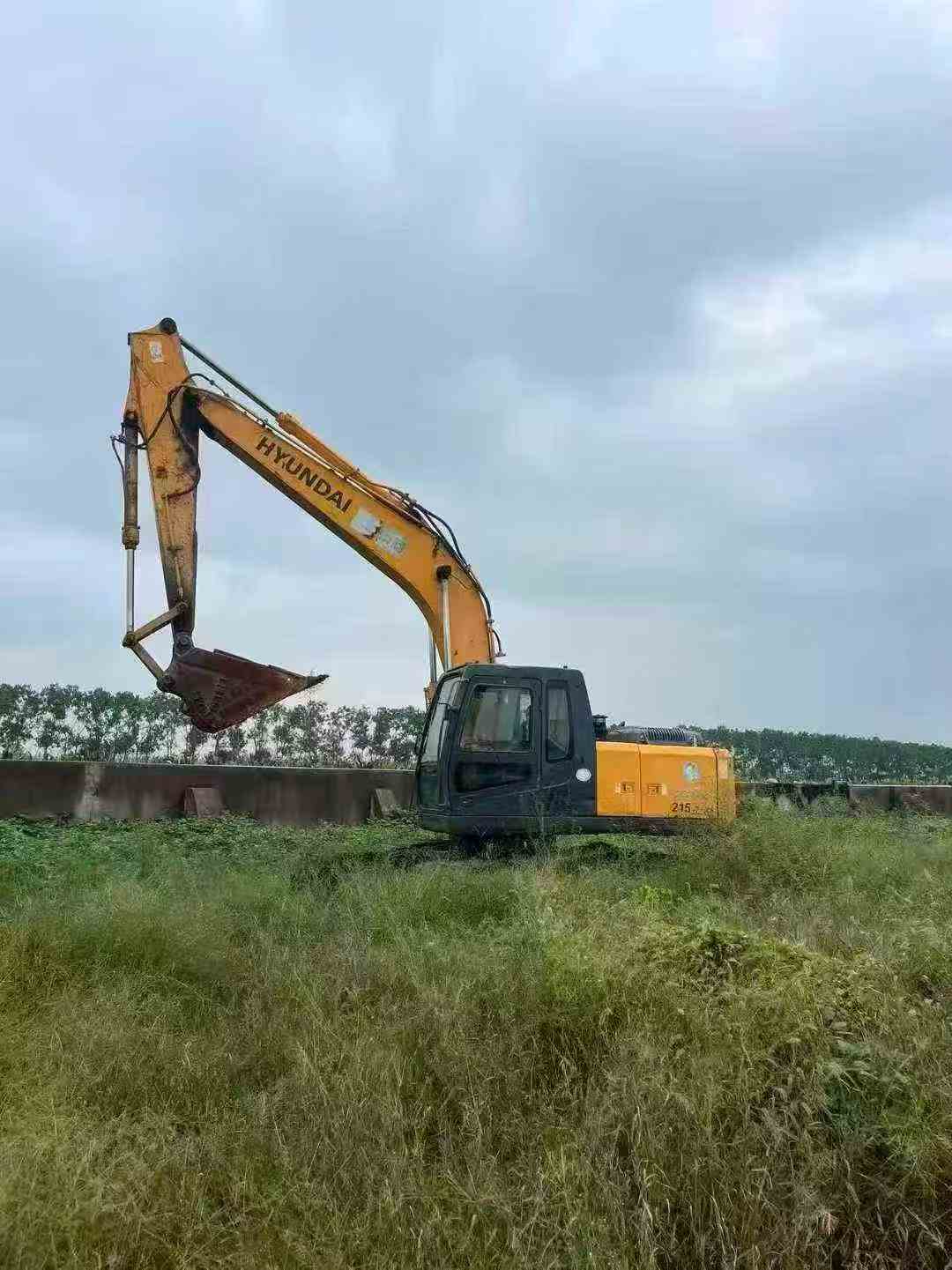 Used Hyundai R215-7 Excavator 2011 Model / 2