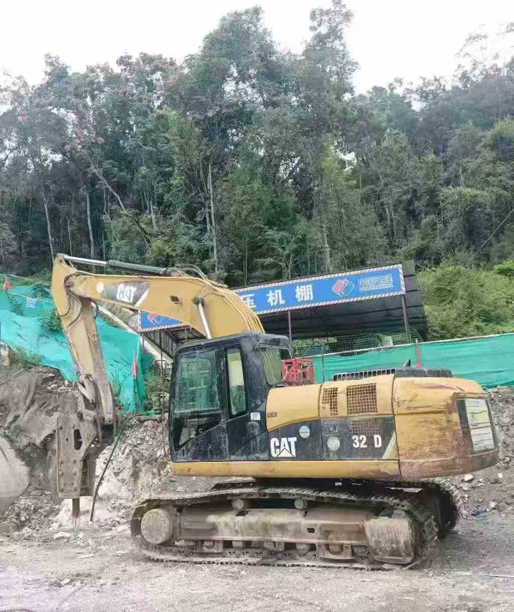 Used Caterpillar CT20 Excavator 2016 Model / 3