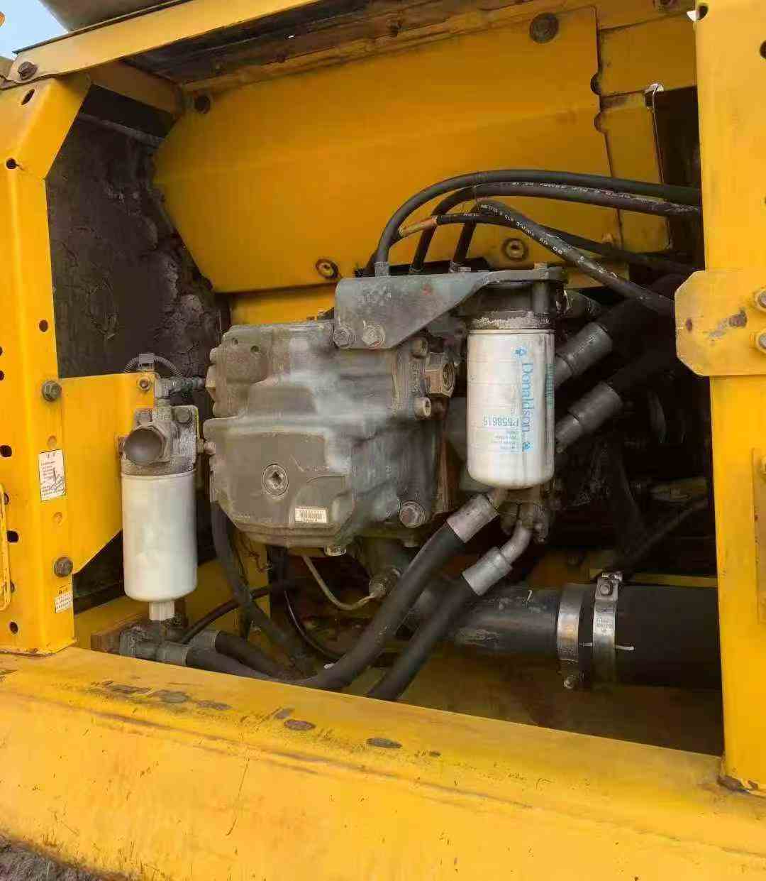 Used Komatsu PC210 Excavator 2010 Model / 4
