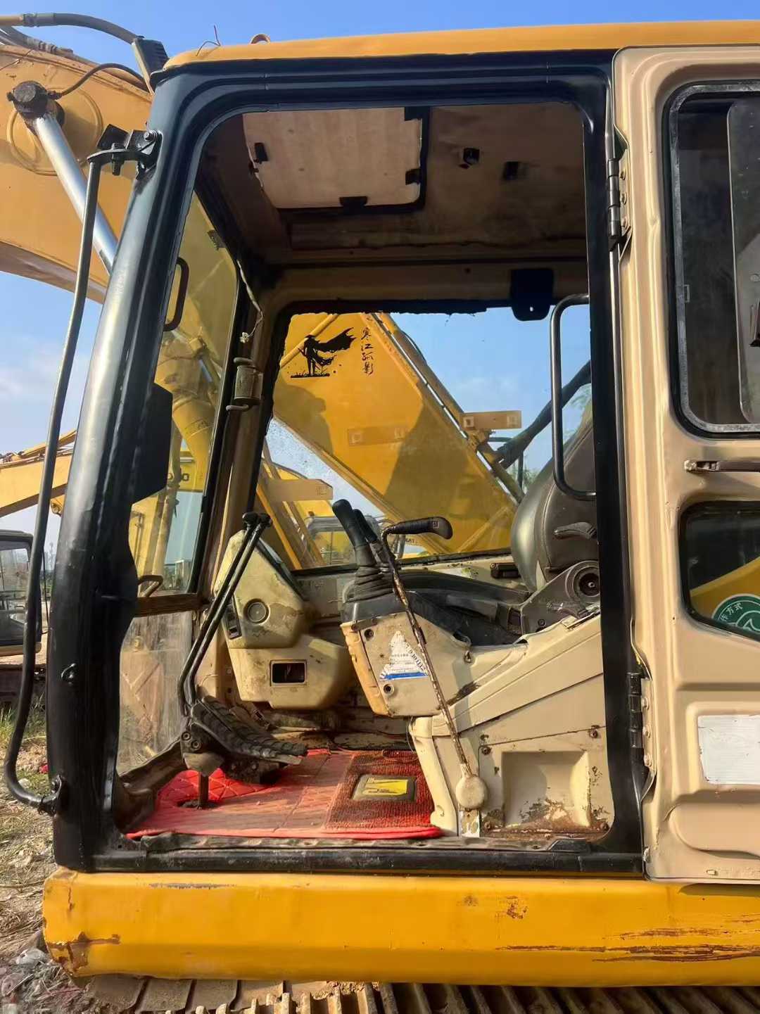 Used Caterpillar 320V2 Excavator 2016 Model / 4