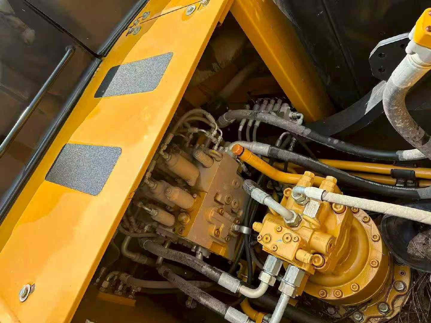 Used Sany SY200H Excavator 2022 Model / 4