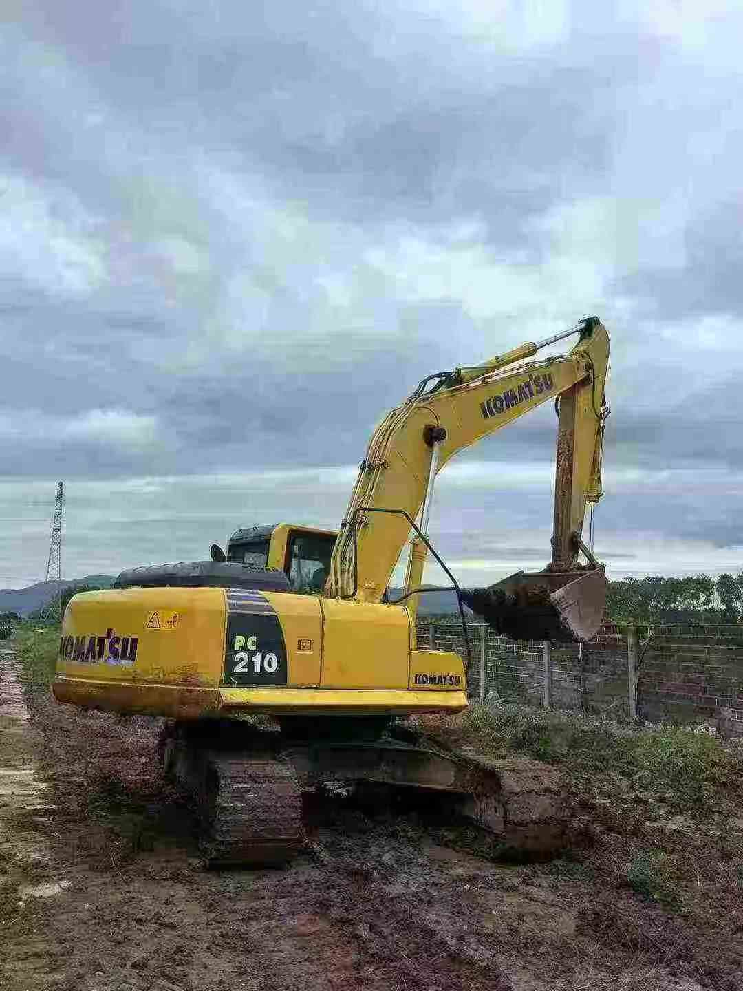 Used Komatsu PC210 Excavator 2013 Model / 2