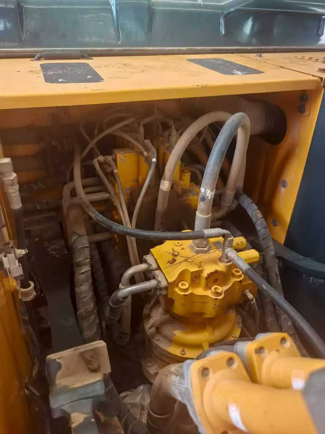 Used Hyundai R215VSN Excavator 2018 Model / 3