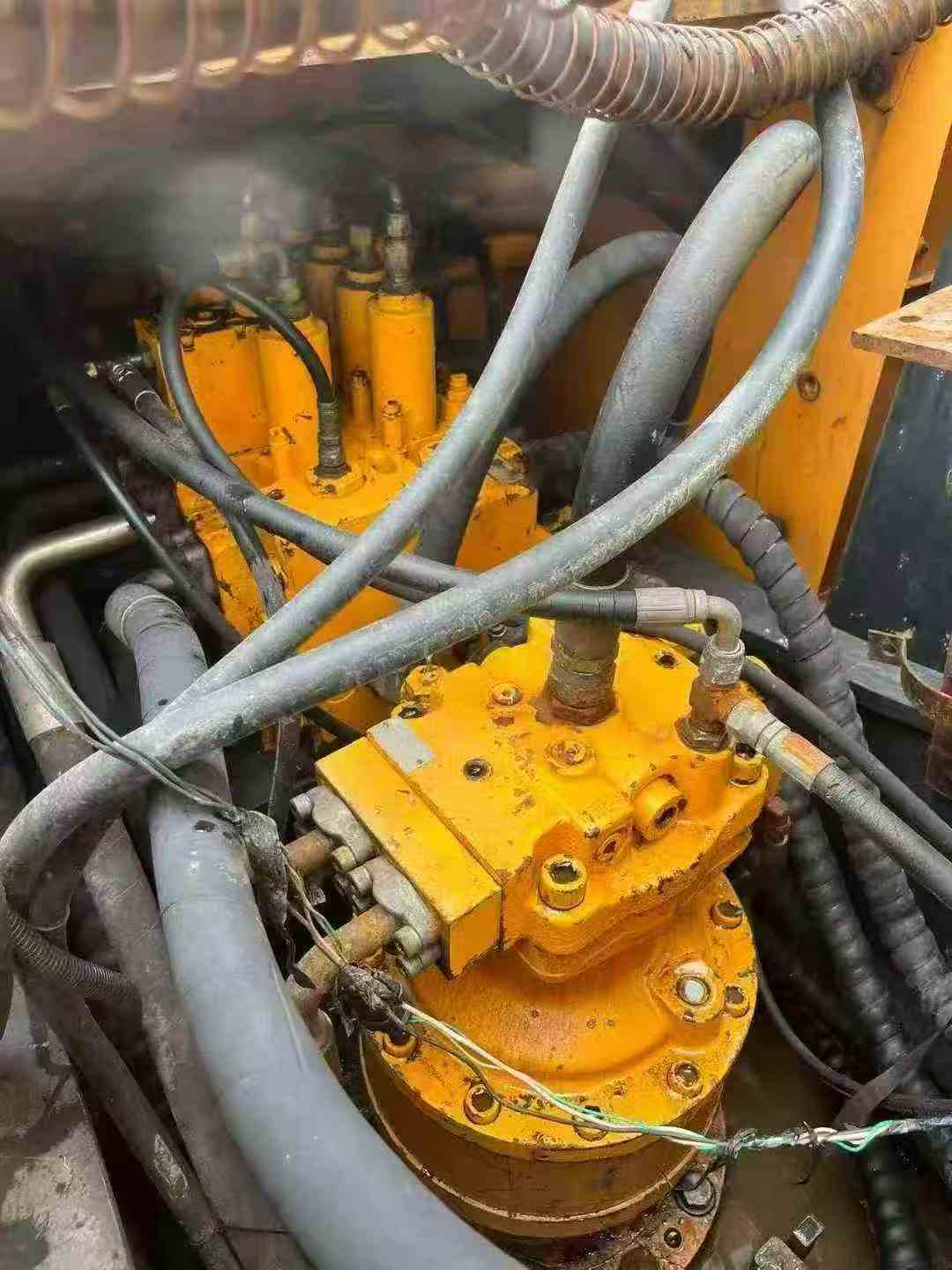 Used Hyundai R215-7 Excavator 2011 Model / 5