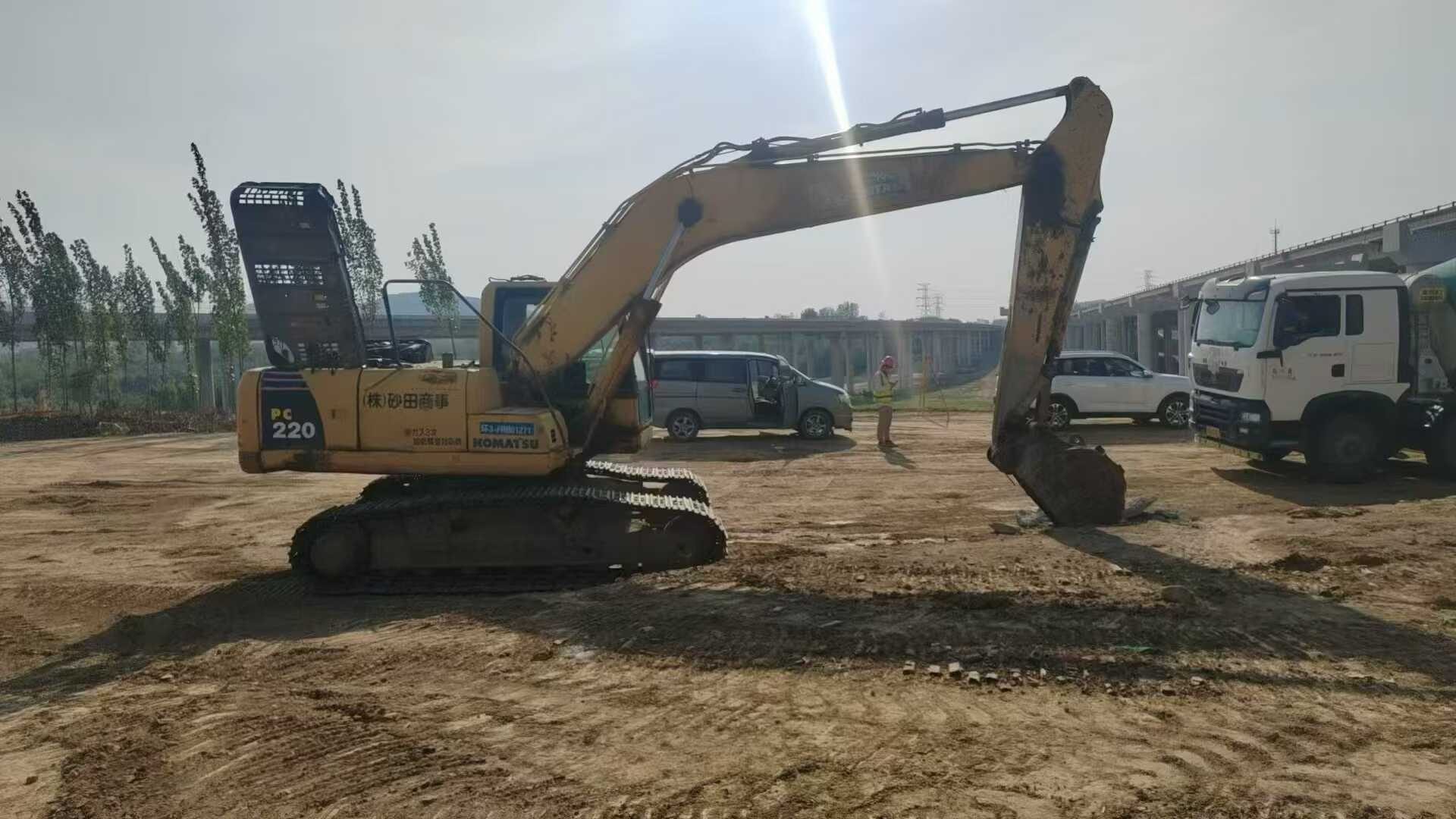 Used Komatsu PC200-8 Excavator 2016 Model / 3