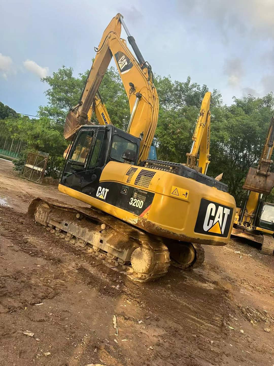 Buy Caterpillar 320D Used Excavator / 1
