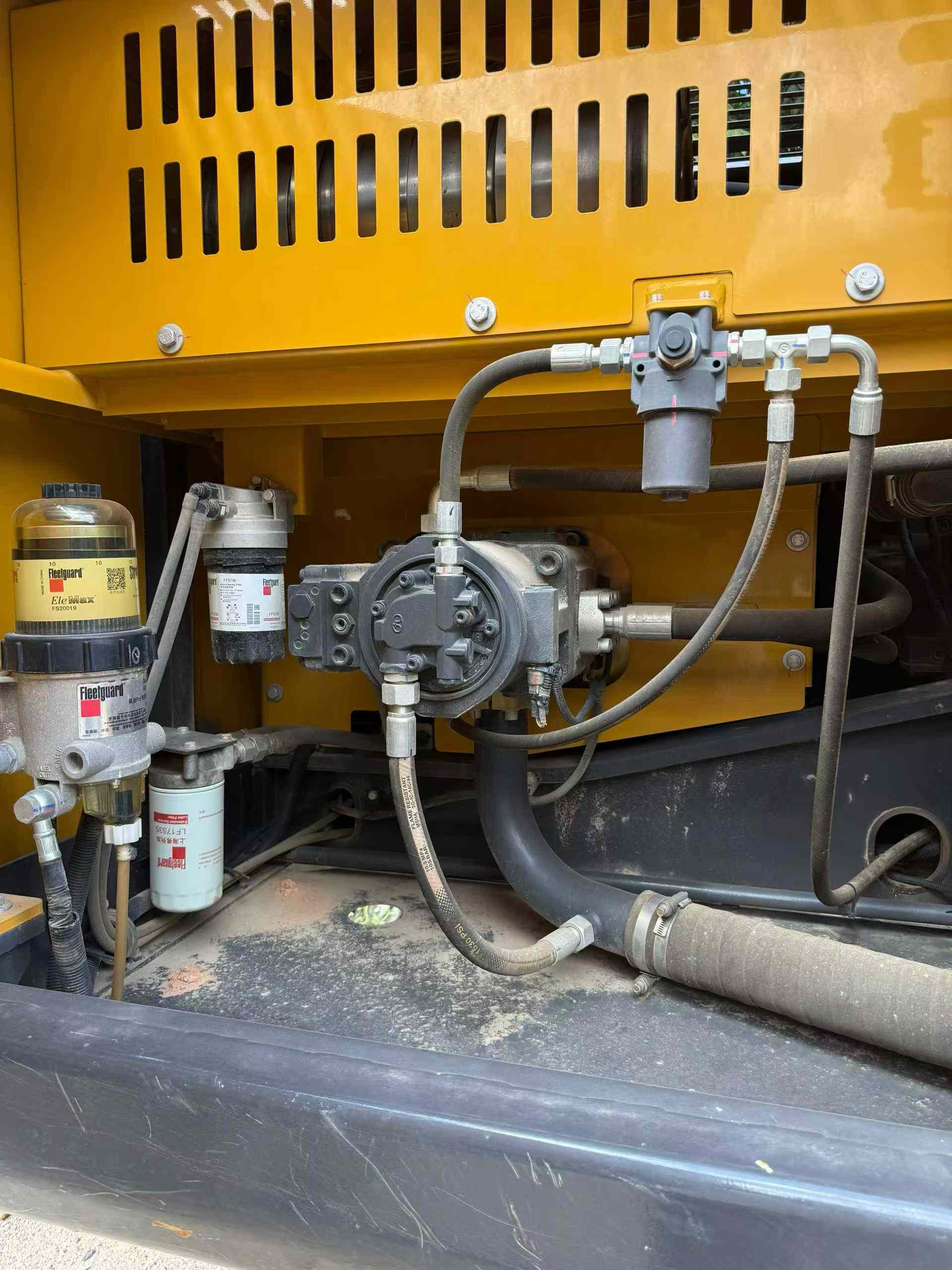 Used XCMG LW200 Excavator 2024 Model / 3