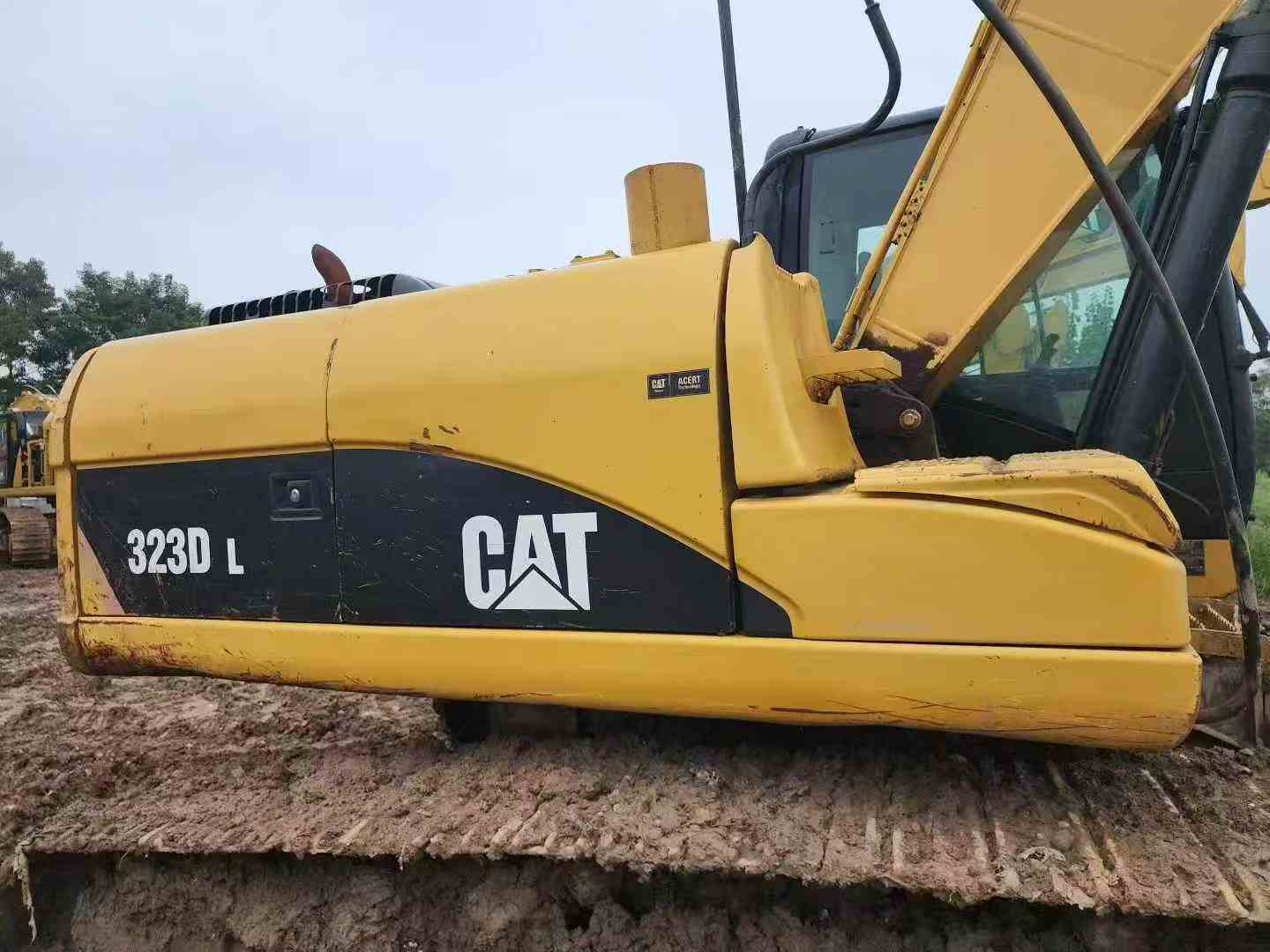 Used Caterpillar 323D2L Excavator 2011 Model / 2
