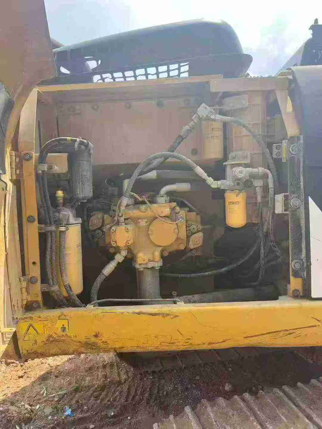 Used Caterpillar 320D Excavator 2015 Model / 2