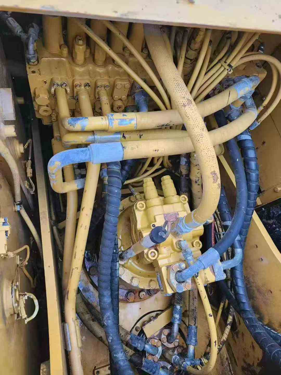 Used Caterpillar 323D2L Excavator 2011 Model / 5