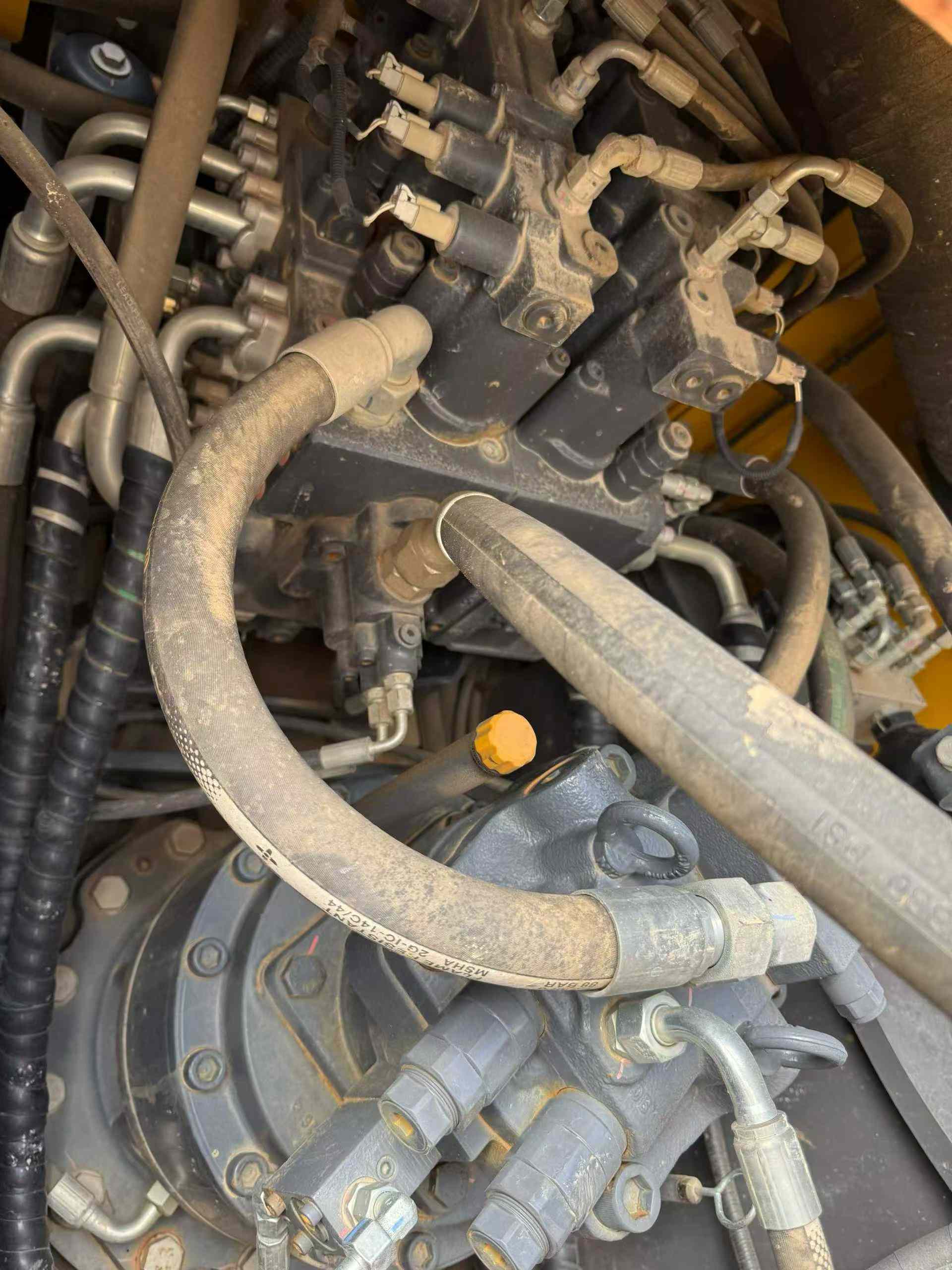 Used XCMG LW200 Excavator 2024 Model / 4