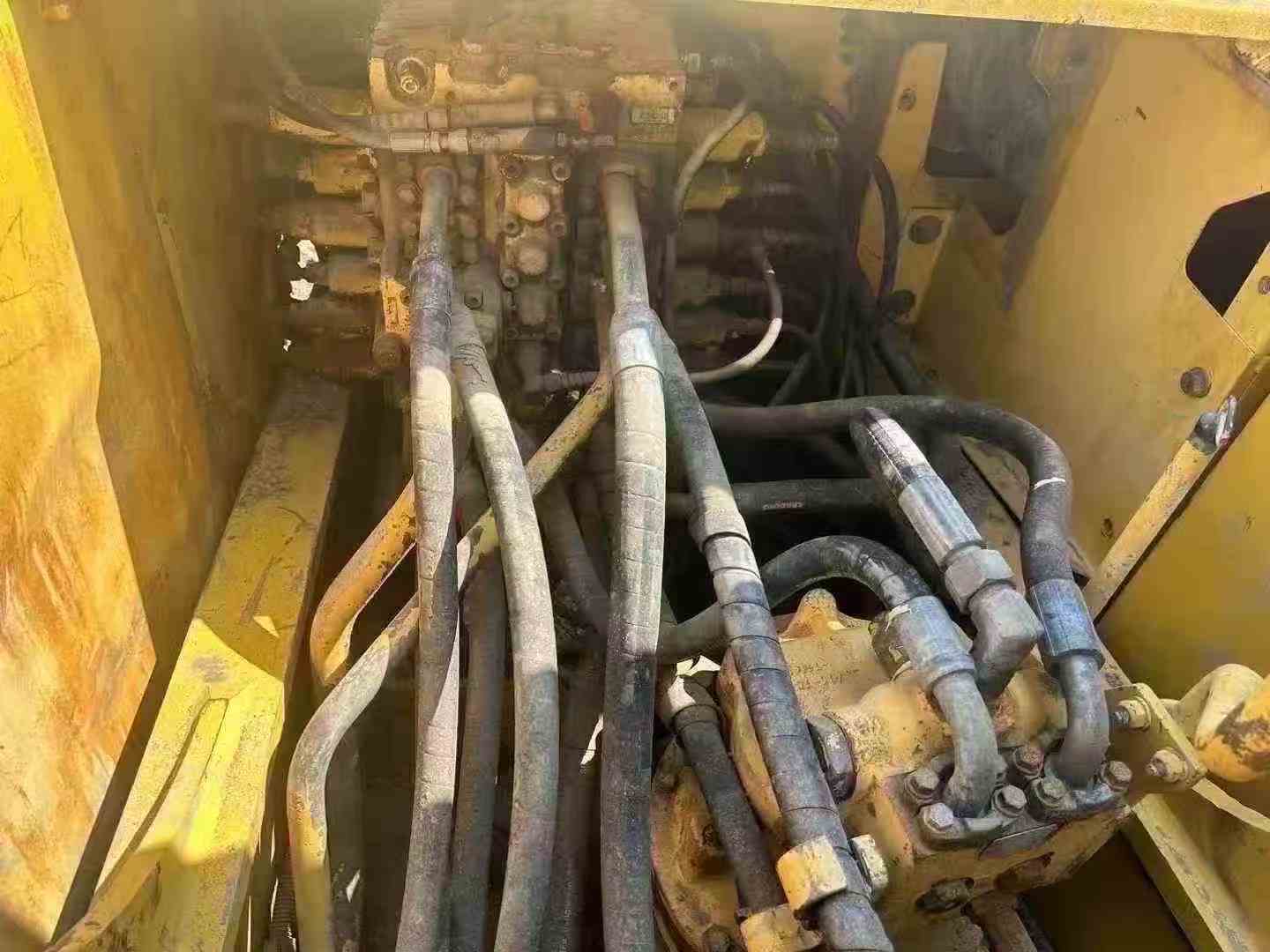 Used Komatsu PC210 Excavator 2013 Model / 8