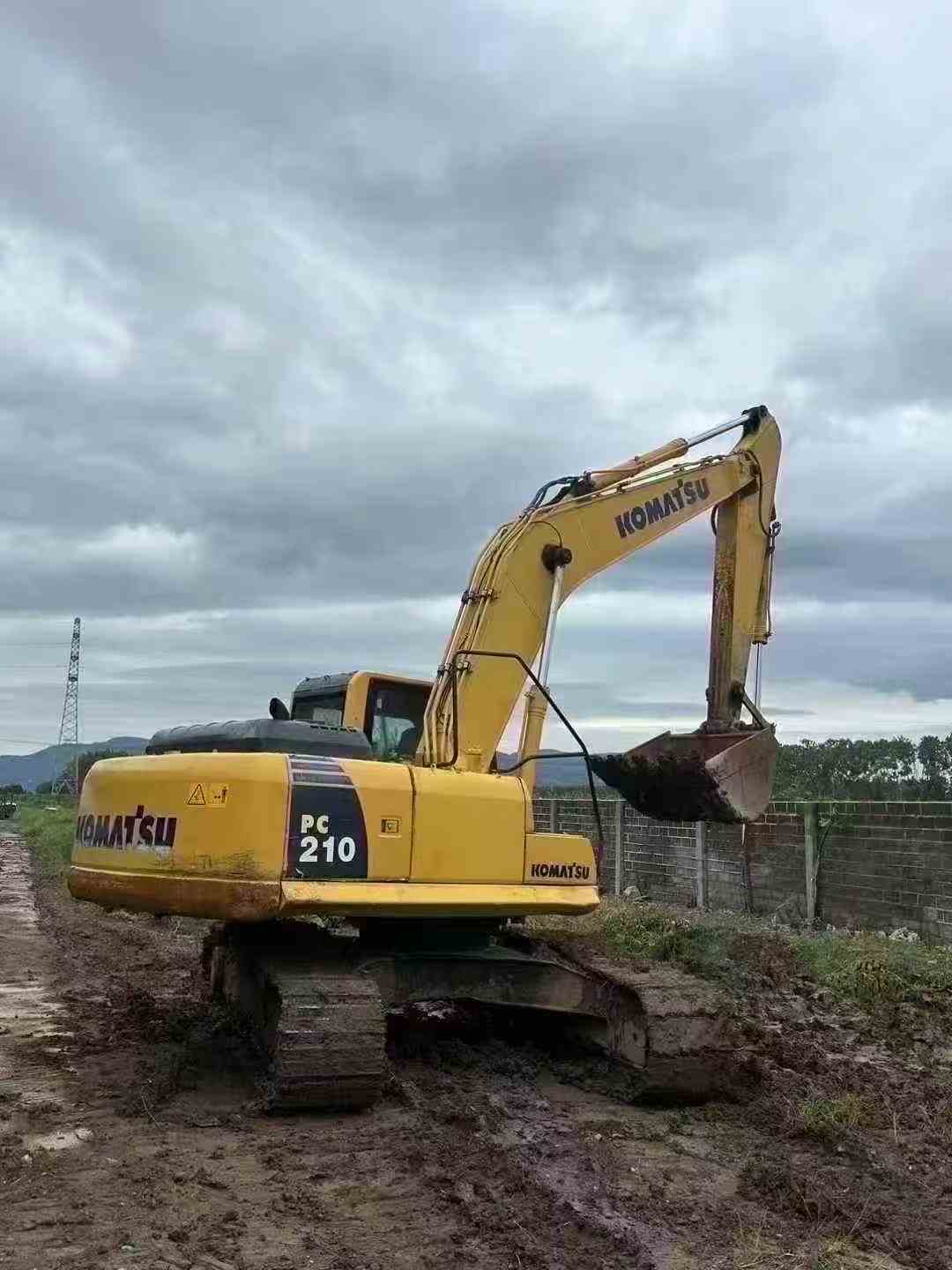 Used Komatsu PC210 Excavator 2013 Model / 2