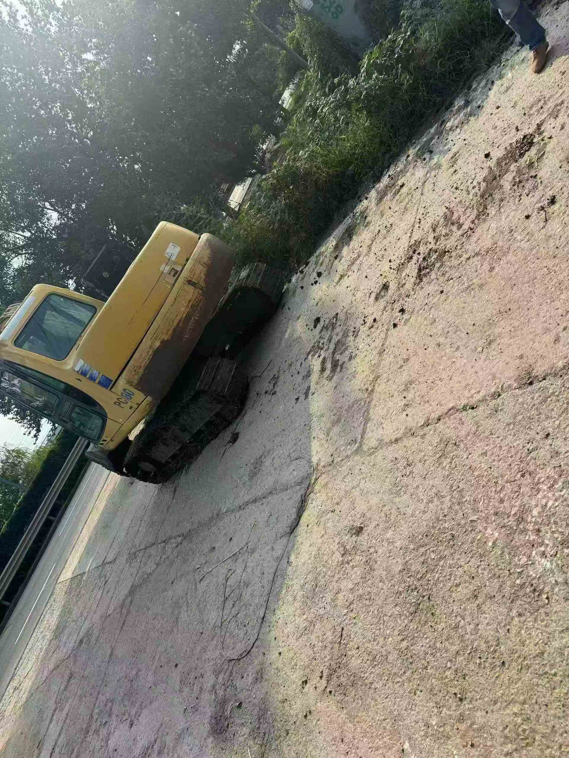 Buy Komatsu PC60-7 Used Excavator / 1