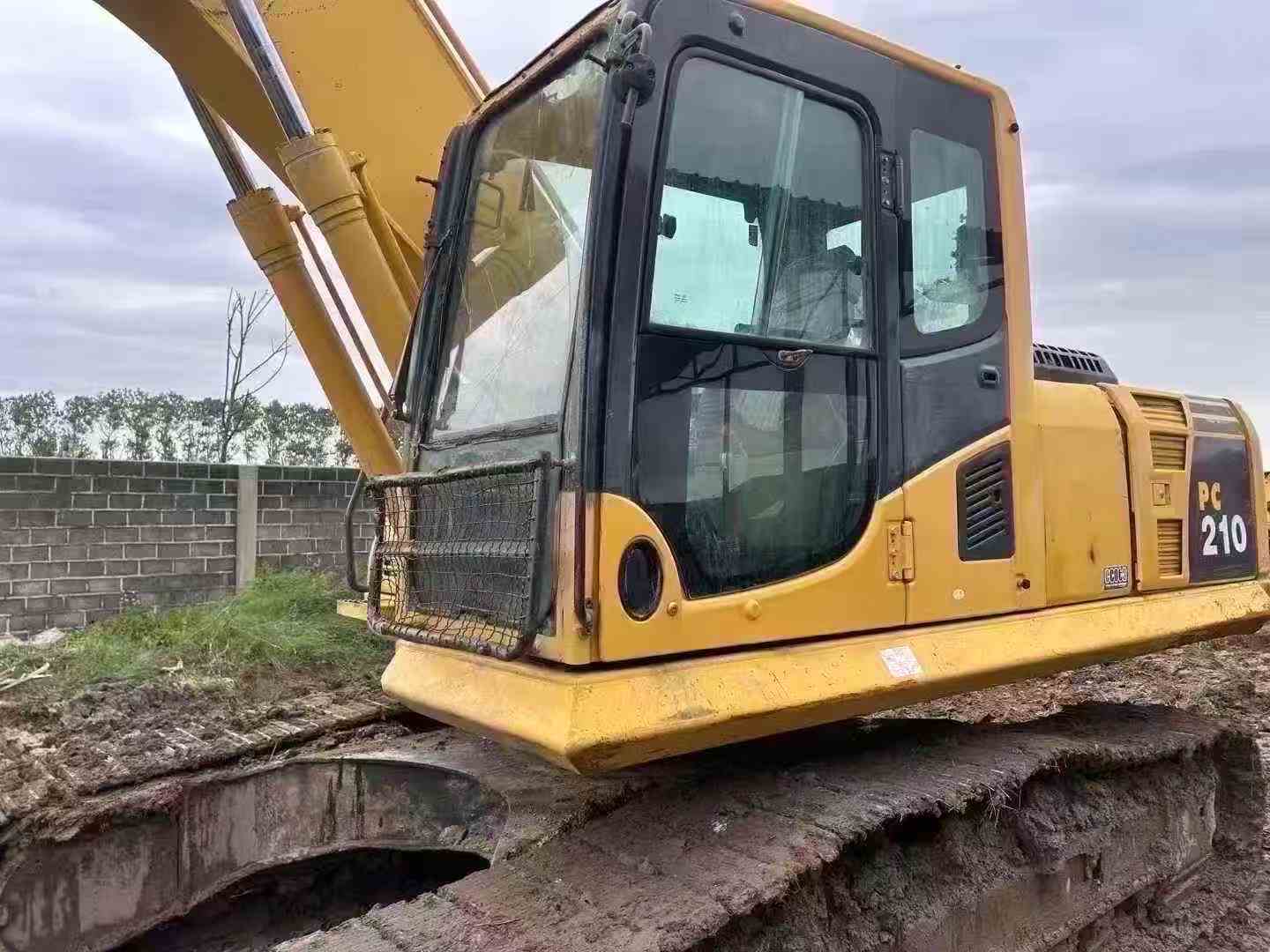Used Komatsu PC210 Excavator 2013 Model / 3