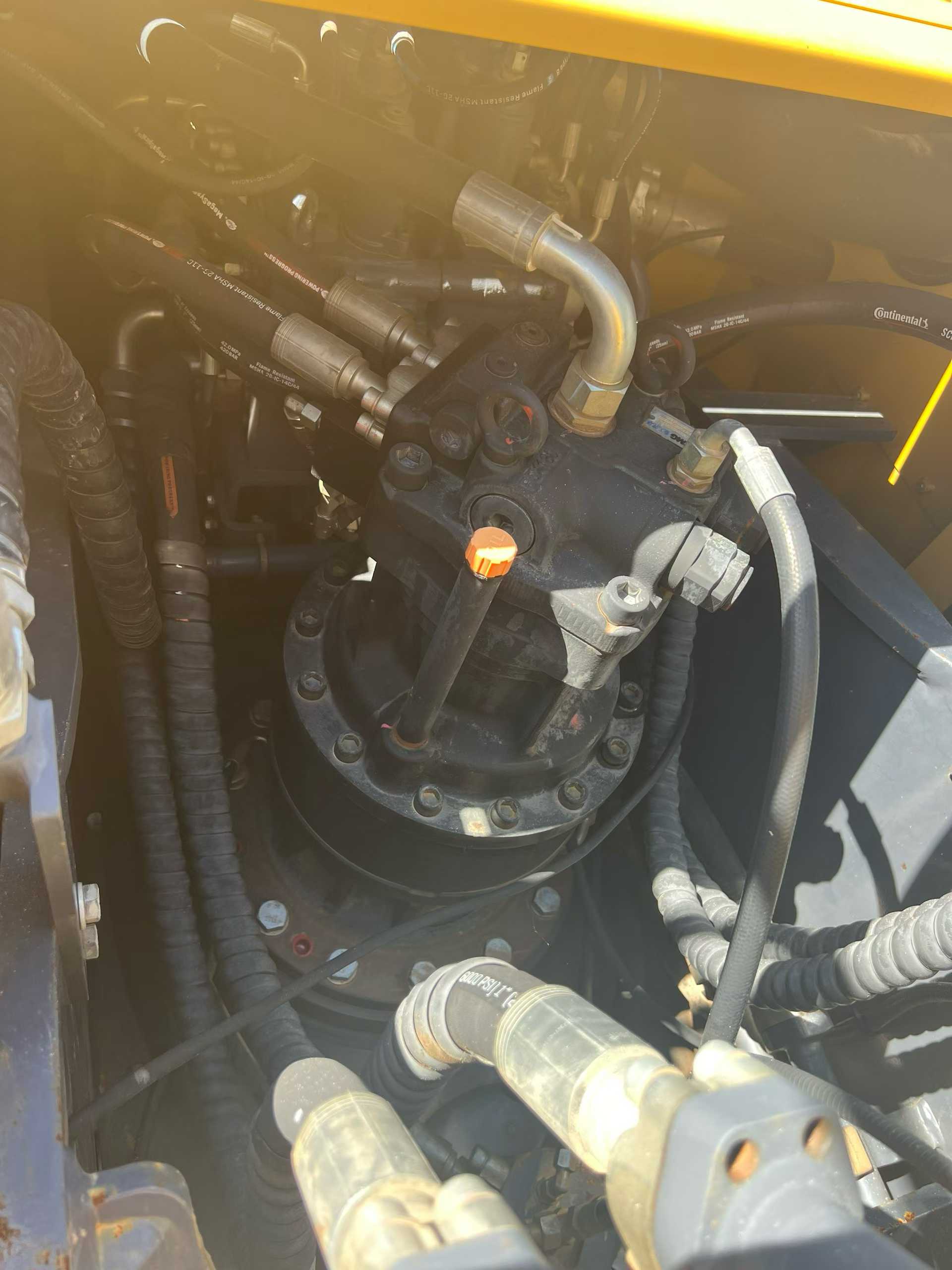 Used XCMG LW200 Excavator 2016 Model / 7