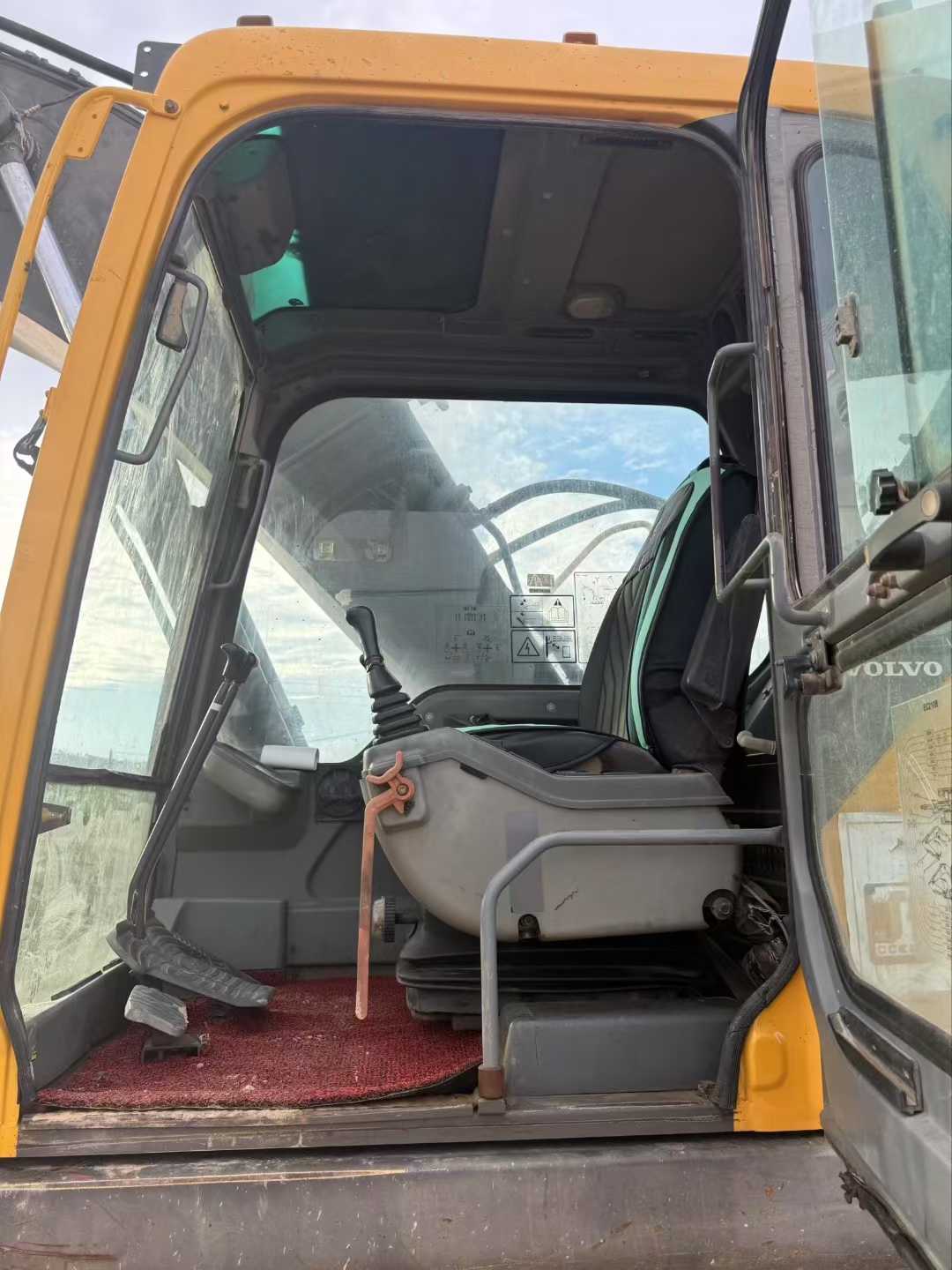 Used Volvo EW210C Excavator 2016 Model / 8