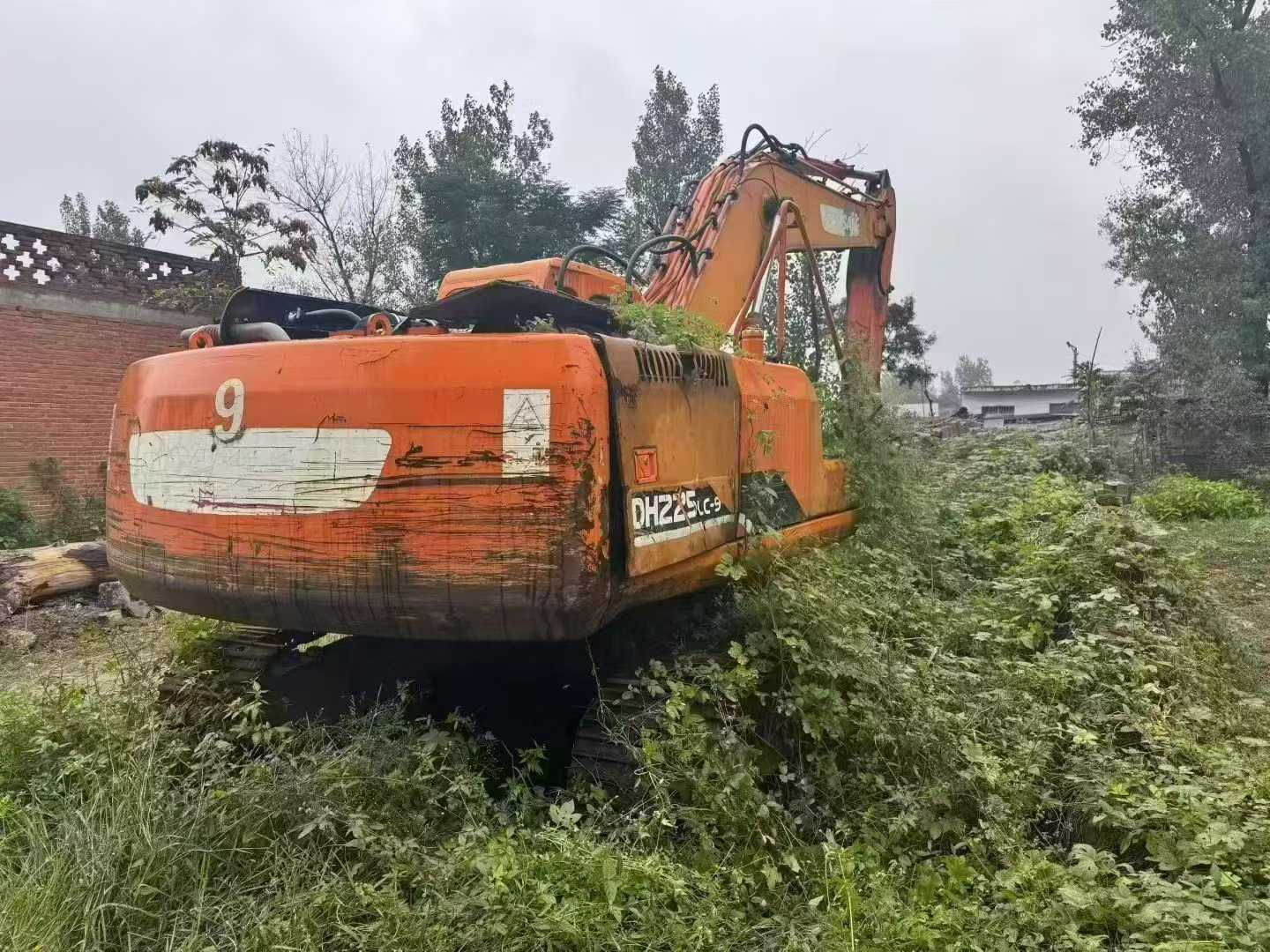 Used Doosan DH220 Excavator 2011 Model / 3