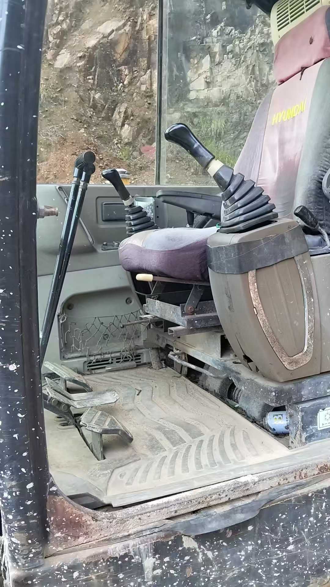 Used Hyundai HX60 Excavator 2013 Model / 4