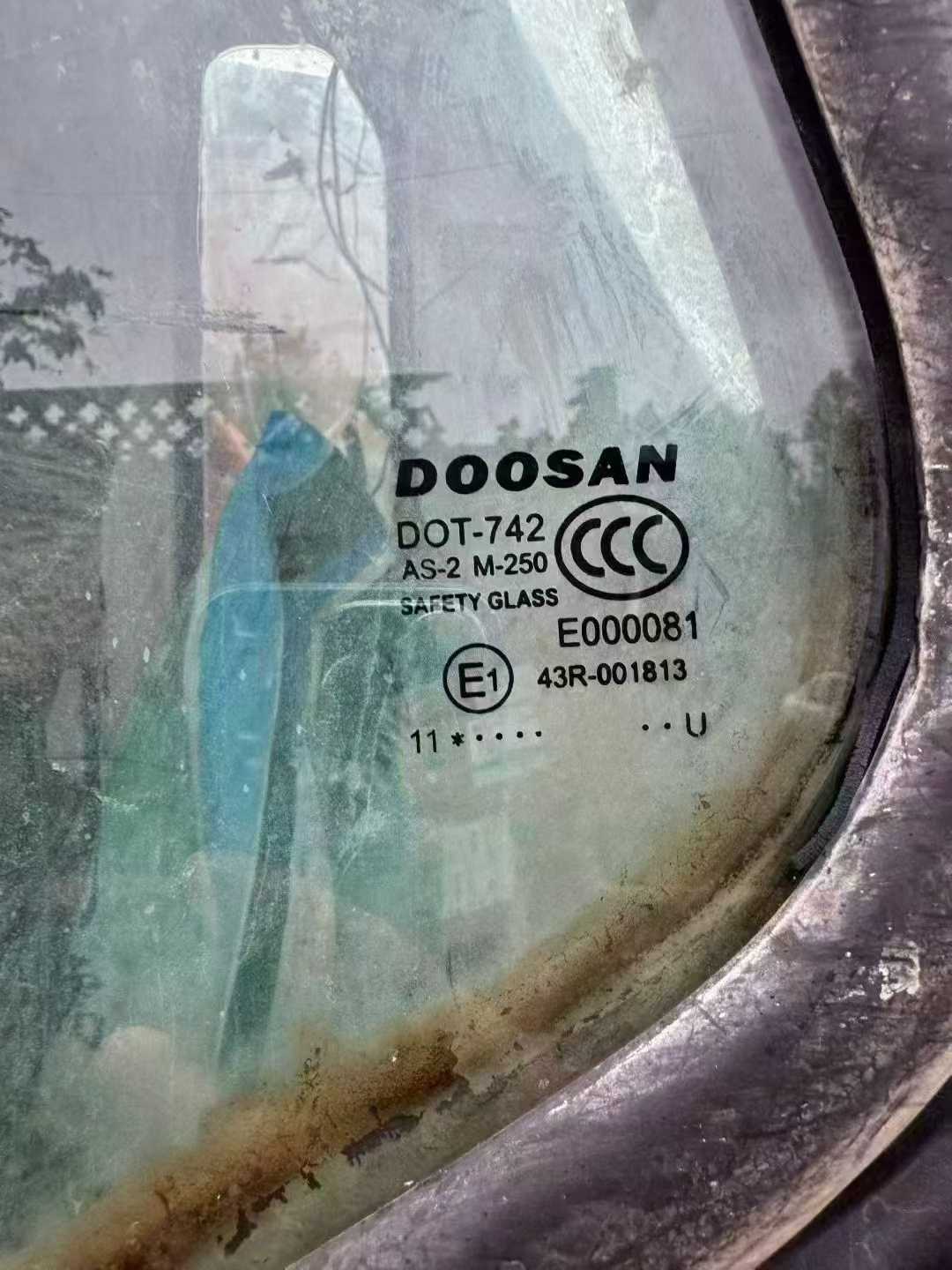 Used Doosan DH220 Excavator 2011 Model / 4