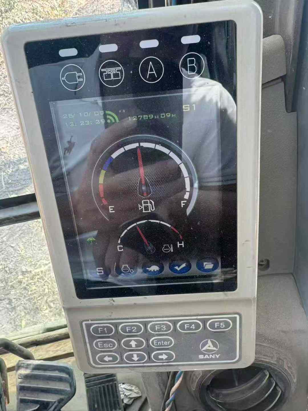 Used Sany SY135 Excavator 2016 Model / 6