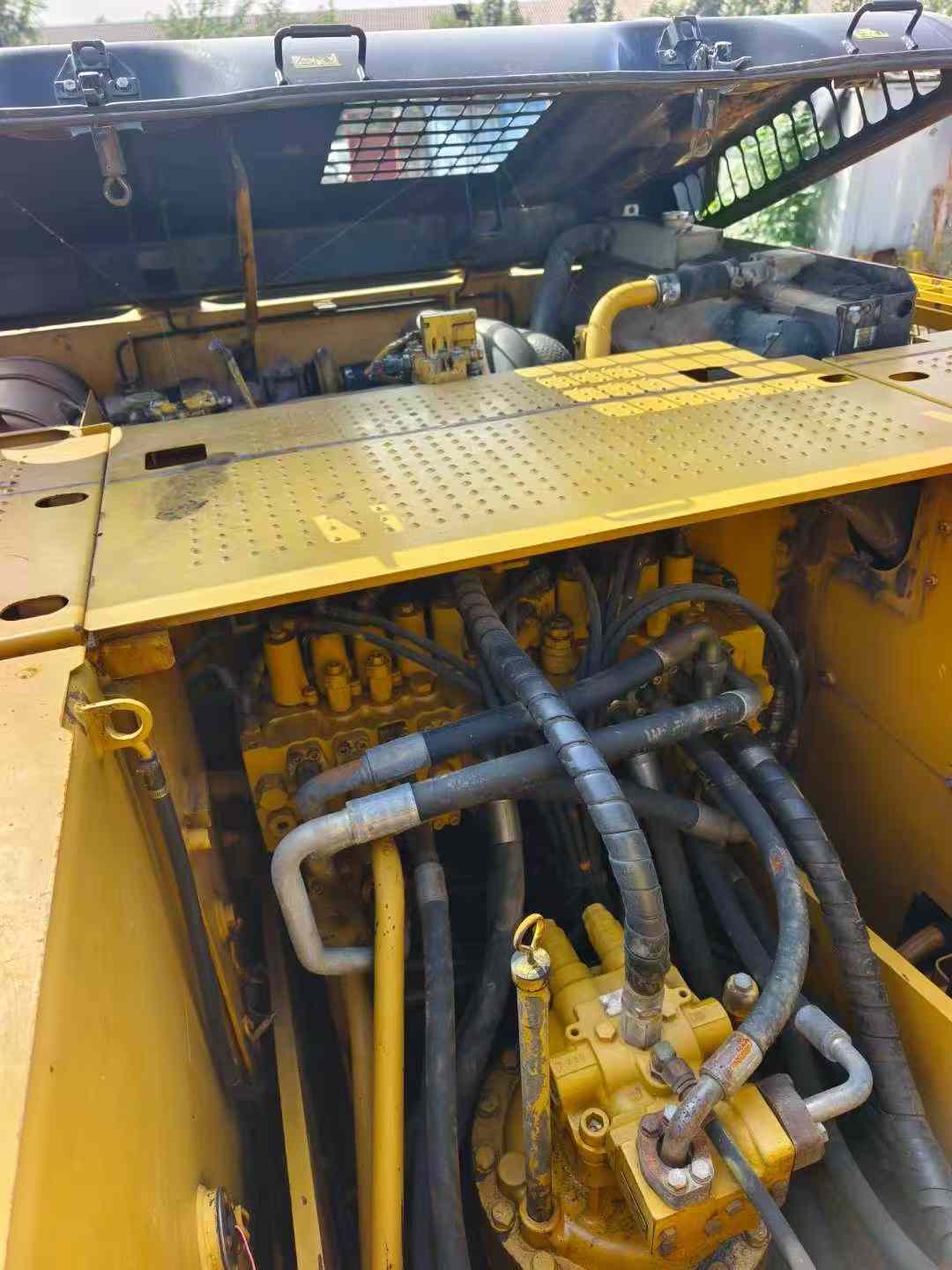 Used Caterpillar 320D Excavator 2011 Model / 3