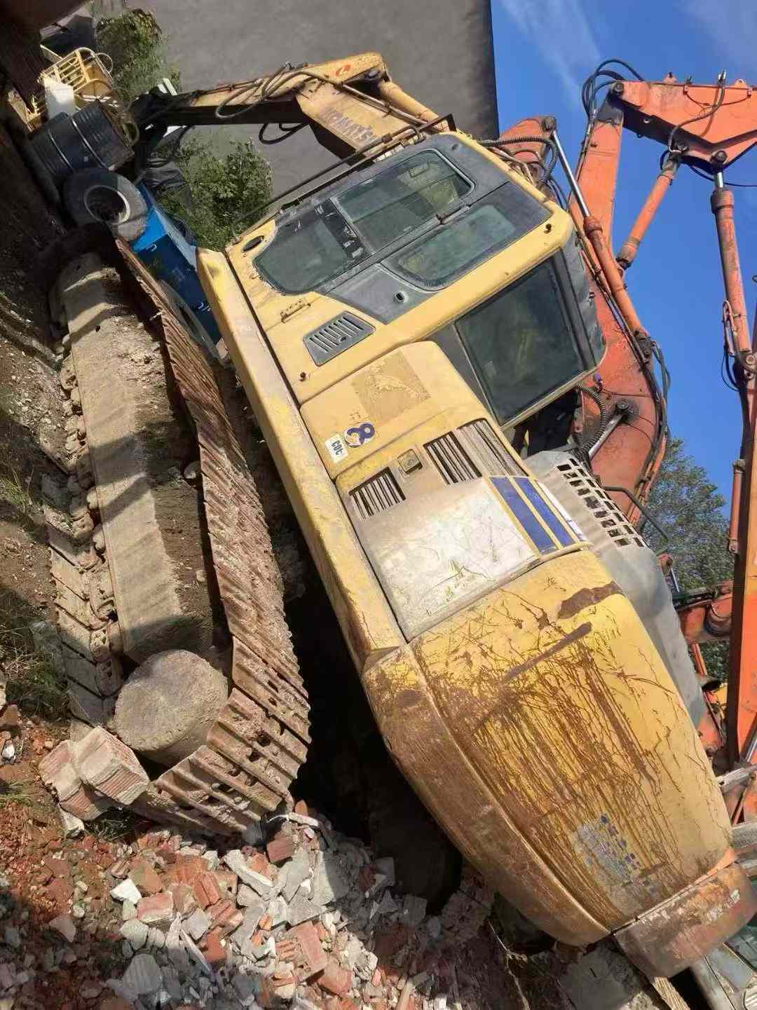 Used Komatsu PC240-11M0 Excavator 2016 Model / 3